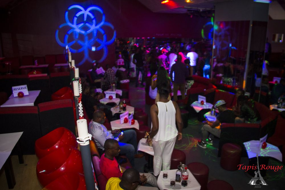 Boite De Nuit Tapis Rouge Saint Denis